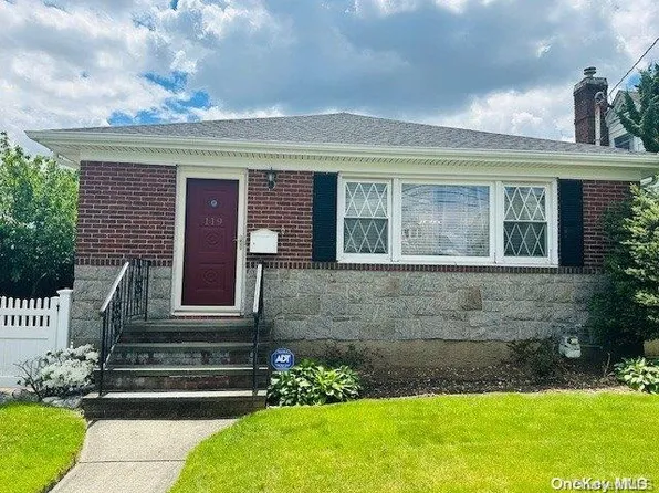 119 Dow Avenue, Mineola, NY 11501
