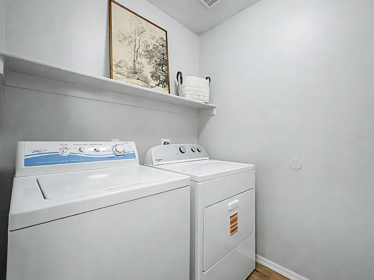 143 N Danyell Ct — Photo 21