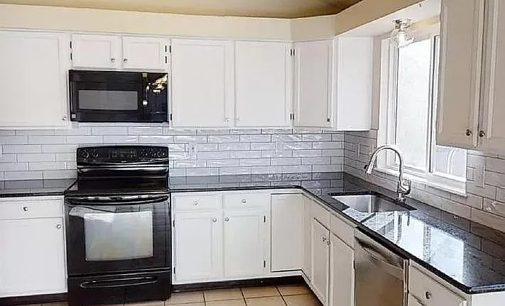 7836 Scarborough Dr — Photo 38