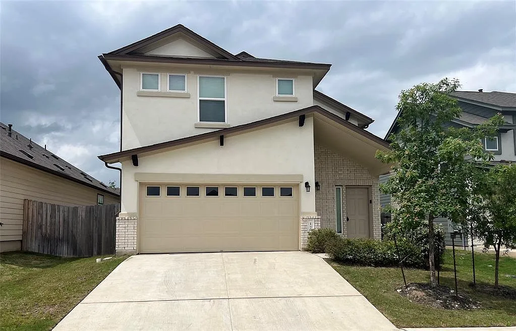4 bed, 2.5 bath, 2295 sqft, $2,095 — Photo 1