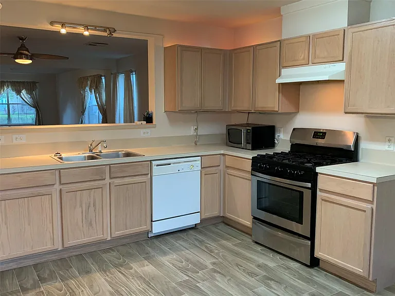 3526 George Washington Ln — Photo 3