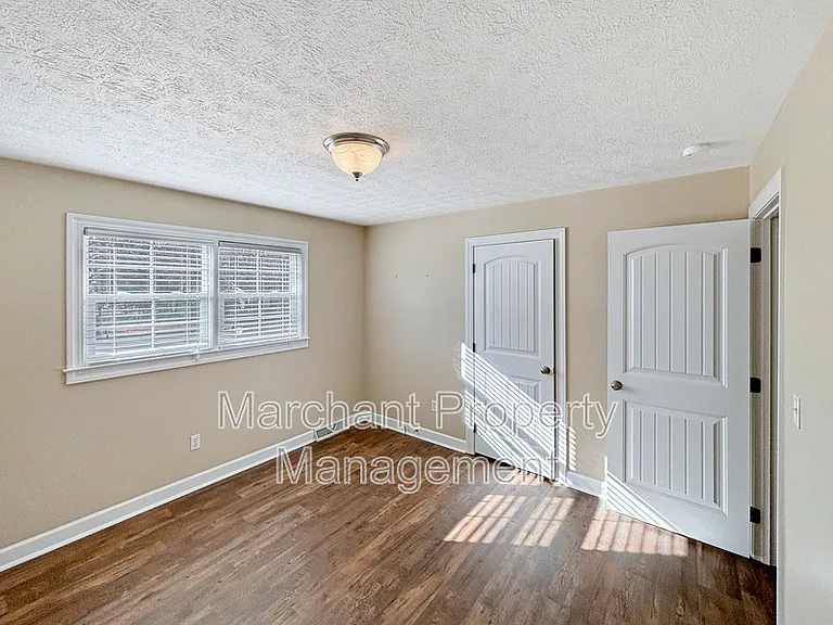 102 Longview Ter — Photo 14
