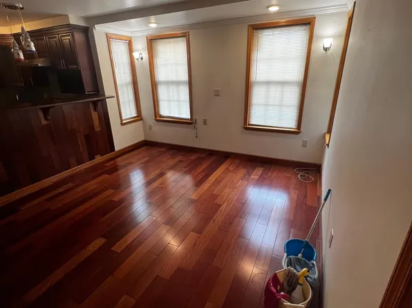 556 N 11th St #2, Philadelphia, PA 19123