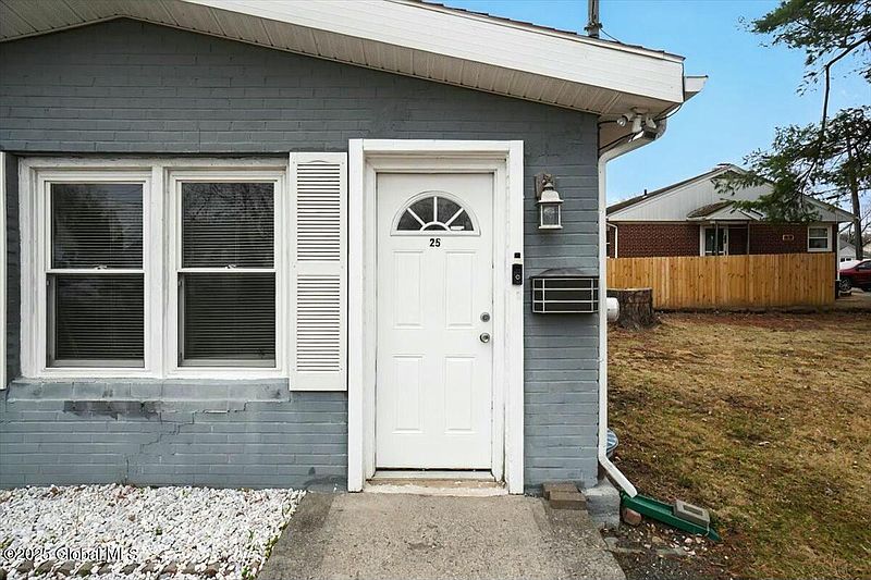 2nd image of 25 Hampton Avenue