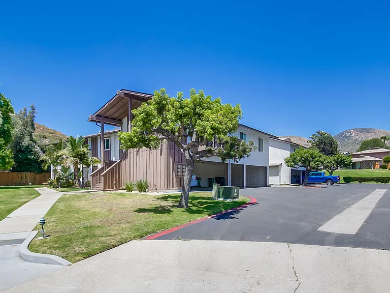 6414 Bell Bluff Ave — Photo 2