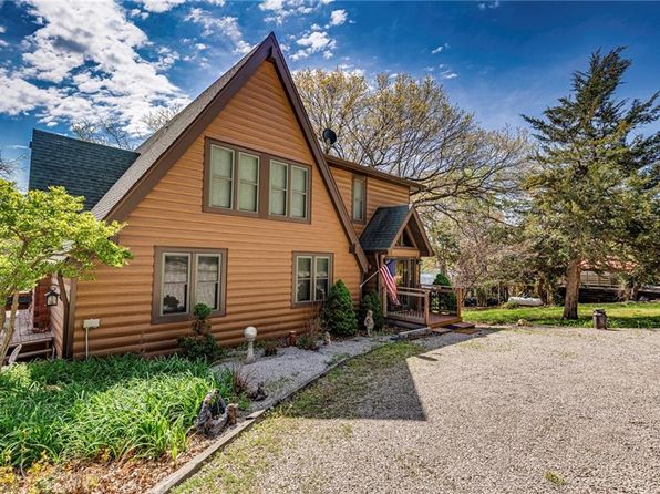 521 W Sugar Lake Dr, Mound City, KS 66056