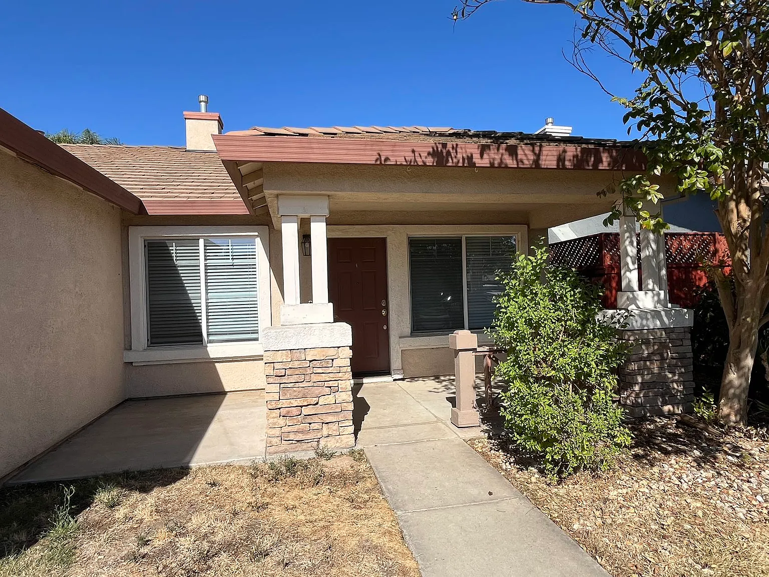 3 bed, 1789 sqft, $2,600 — Photo 2