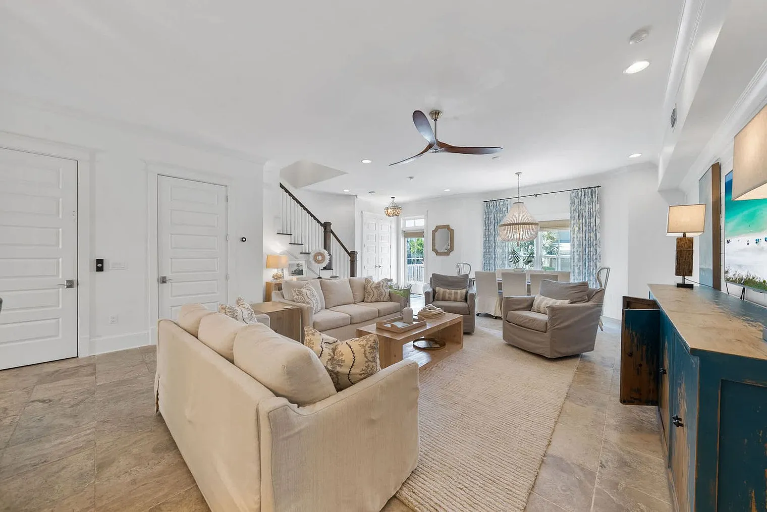 5 bed, 5.0 bath, 3745 sqft, $8,568 — Photo 4