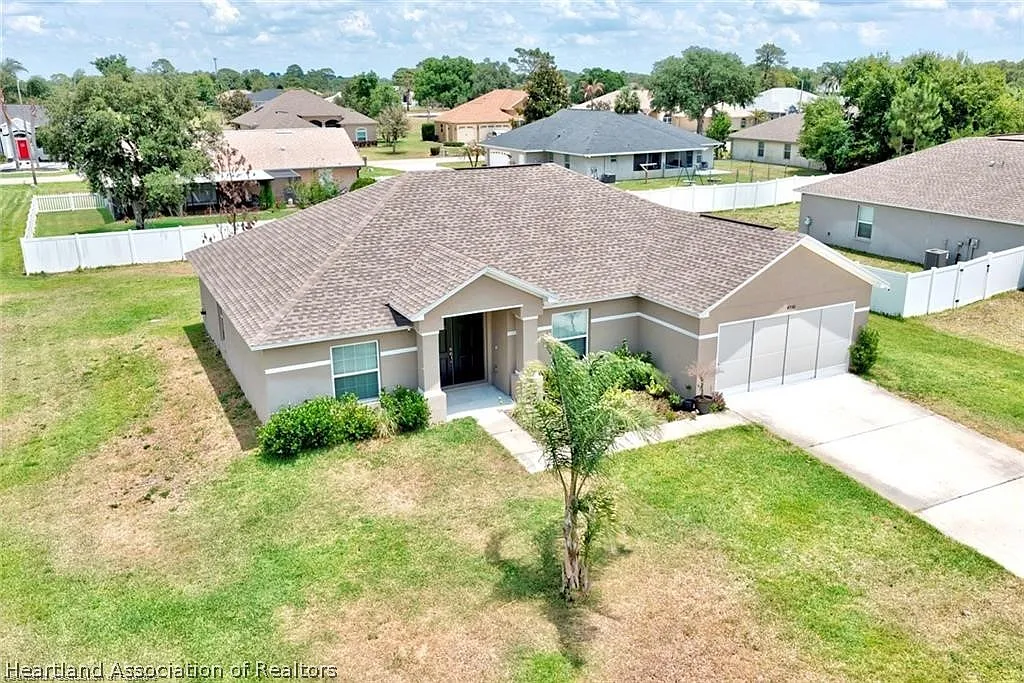 3 bed, 2.0 bath, 1737 sqft, $2,000 — Photo 2