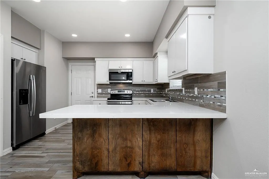 3 bed, 2.0 bath, 1050 sqft, $1,100 — Photo 4