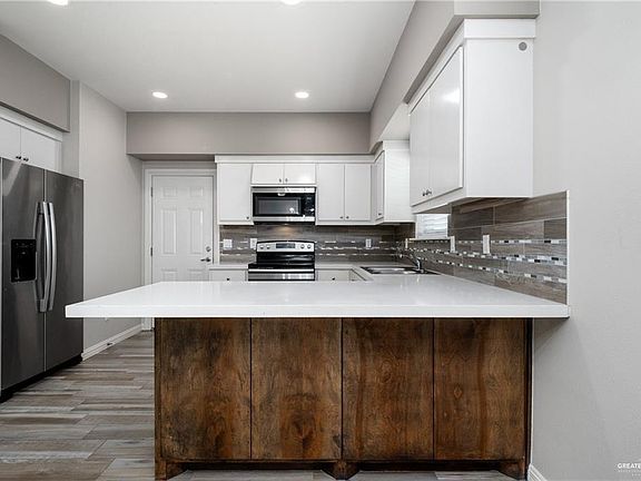 4th image of 2100 Taft St #3