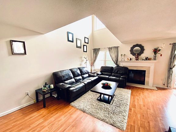 2nd image of 605 Gray Fox Ln