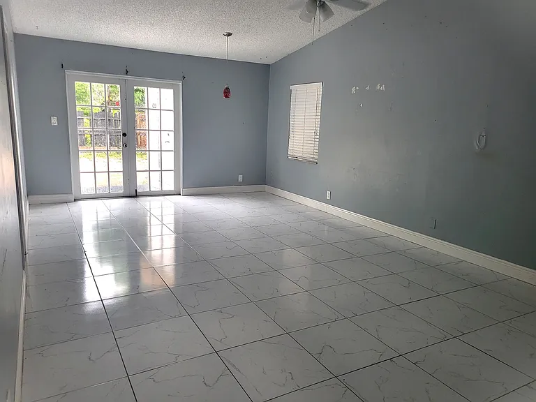4315 NW 6th Ave — Photo 4