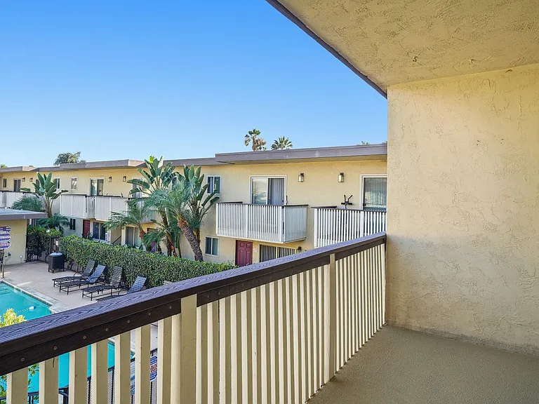 Cambridge Apartments — Photo 33