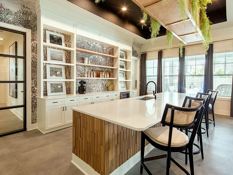 Hawthorne at Oleander — Photo 11