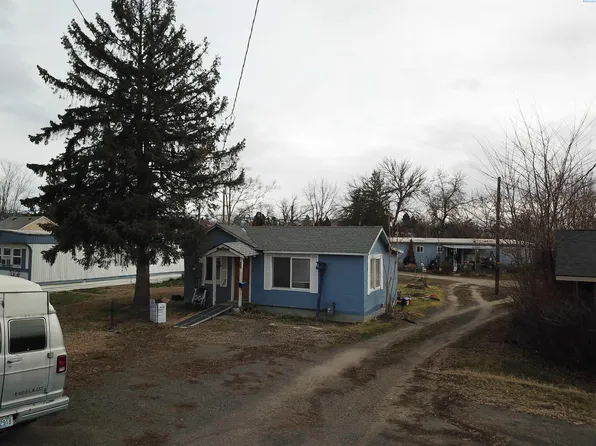 160 NE Rose St, College Place, WA 99324