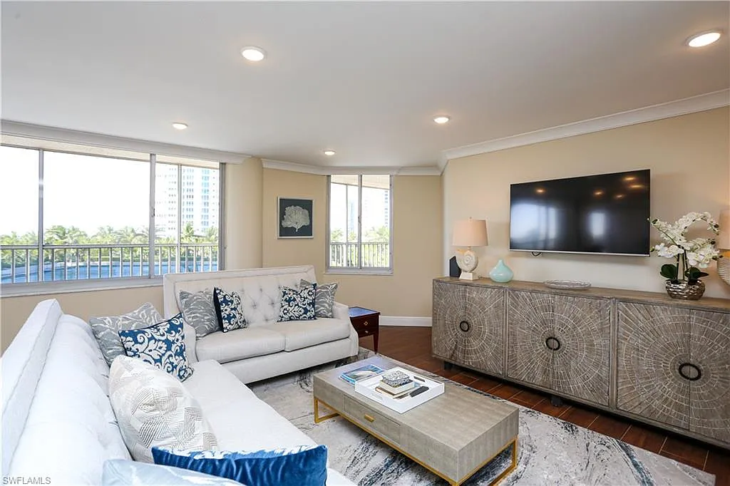 2 bed, 2.0 bath, 1735 sqft, $12,000 — Photo 4
