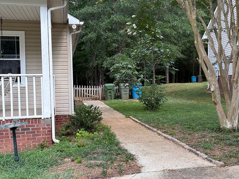 115 Webbs Mill Dr — Photo 2