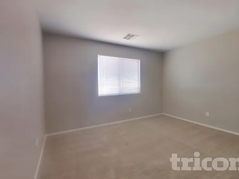4846 N 113th Dr — Photo 8