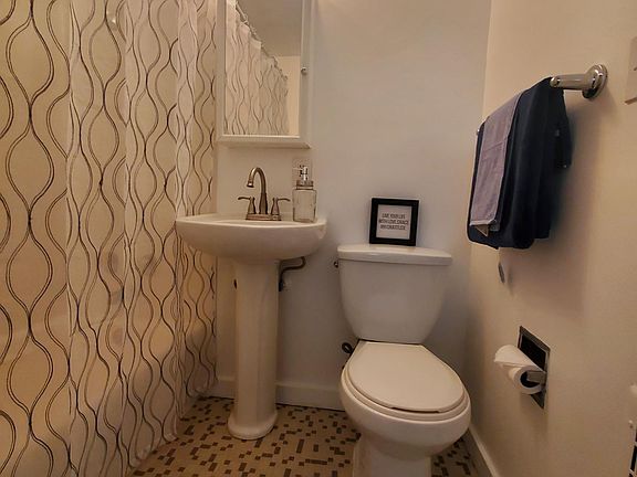 3rd image of 4704 22nd Ave NE APT 1