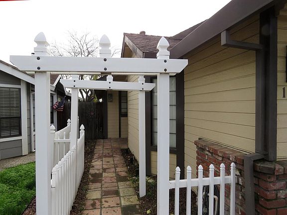 3rd image of 1331 Chignahuapan Way
