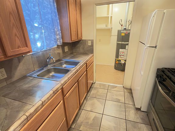 4th image of 1030 Palm Ave APT 3