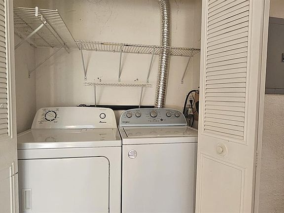 5th image of 140 NW 14th Ave APT 2