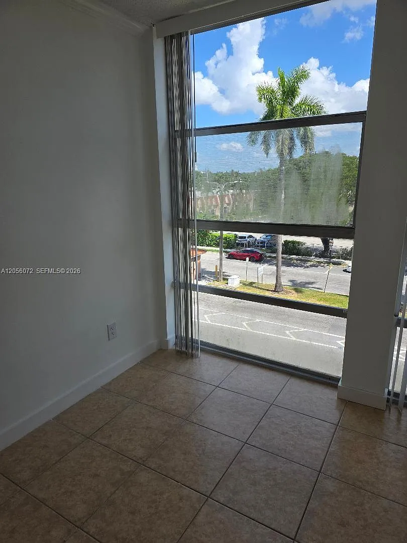 Desoto Park Condo — Photo 3