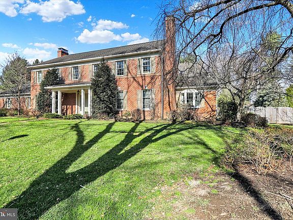 2nd image of 1635 Meadowlark Rd