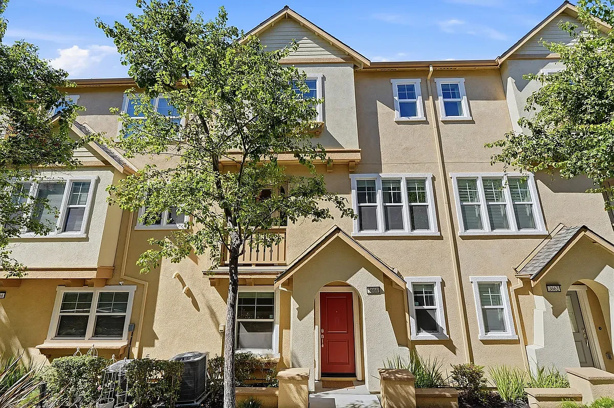 3 bed, 2.5 bath, 1593 sqft, $3,999 — Photo 1