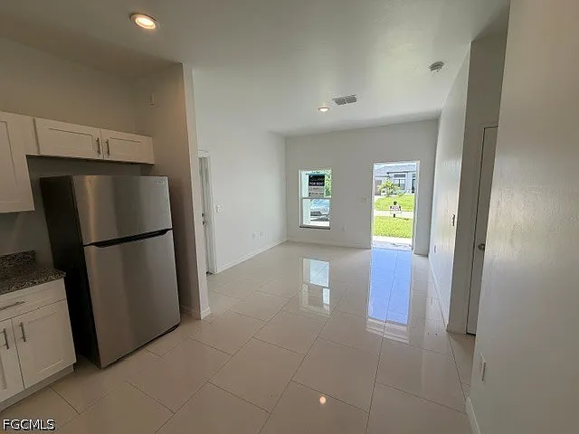 2 bed, 2.0 bath, 833 sqft, $1,550 — Photo 2