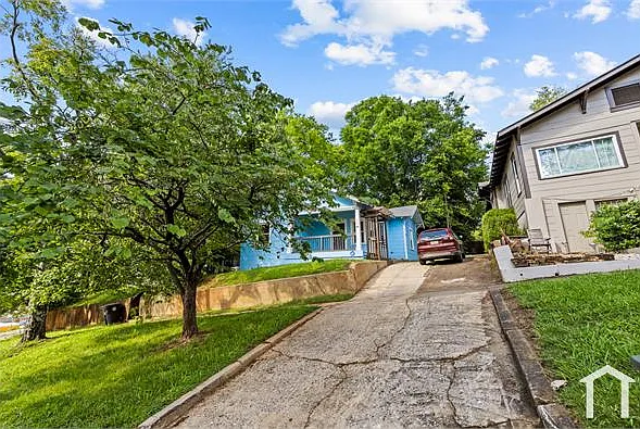 3 bed, 1064 sqft, $1,600 — Photo 2