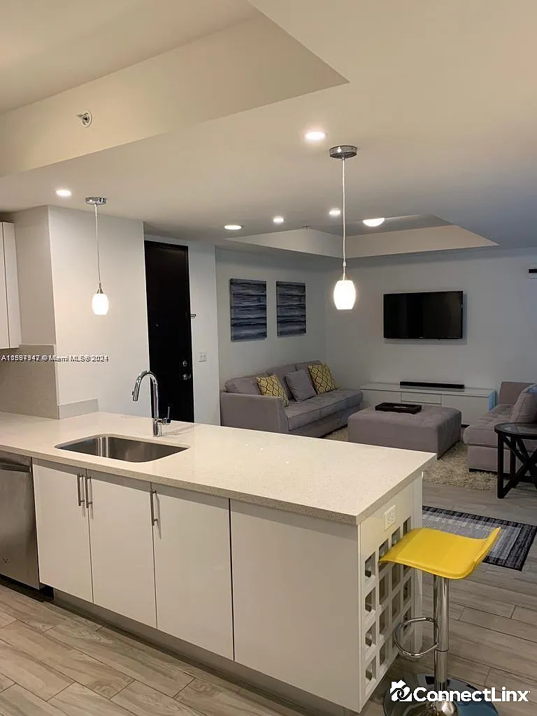 2 bed, 2.0 bath, $8,600 — Photo 1
