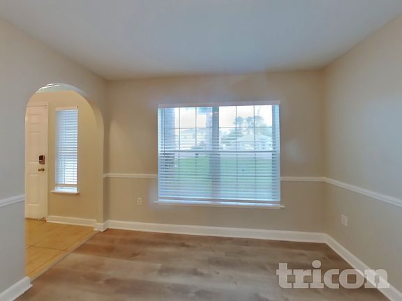 3rd image of 192 King Arthur Ct