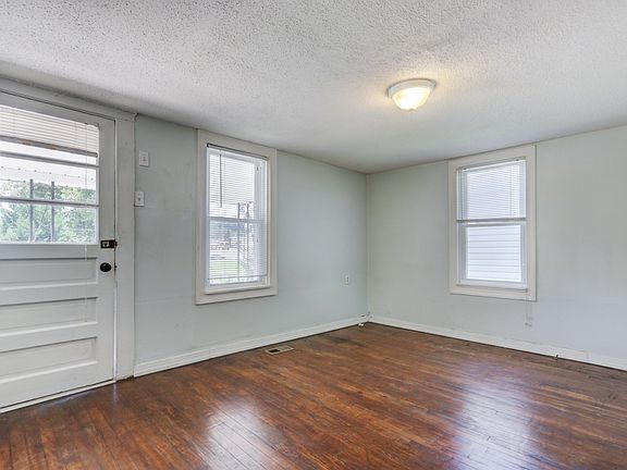 3rd image of 715 Sidebrook Ave