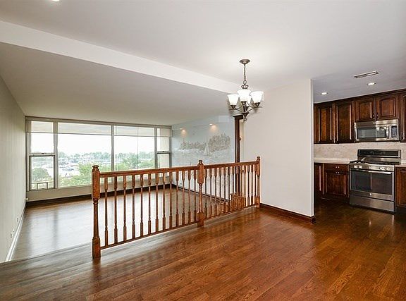5th image of 3200 N Lake Shore Dr APT 706