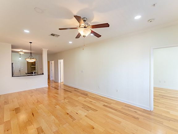 2nd image of 910 W 25th St APT 504