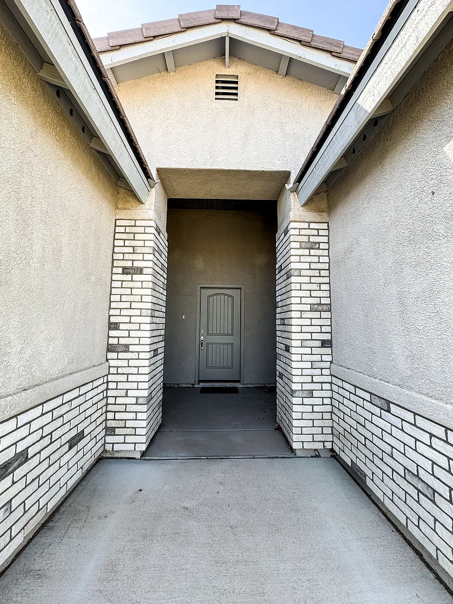 Building Photo - 4377 W 16th Ln