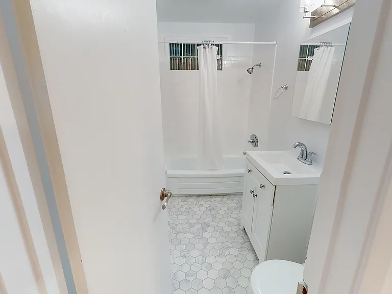 1040 Ashbury St — Photo 11