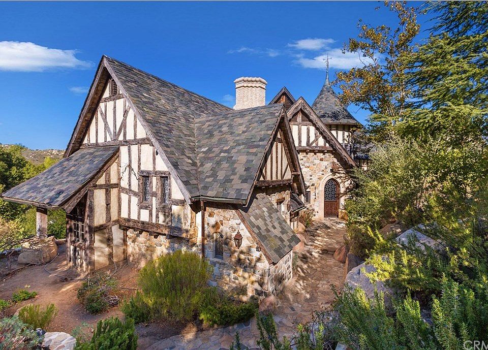 1st image of 41265 Avenida Conchita