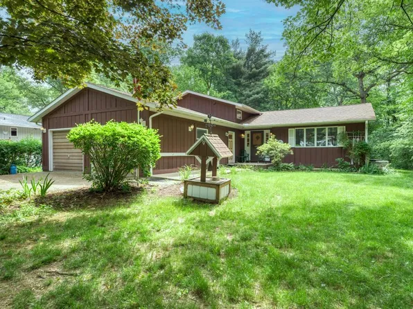 964 Lake Holiday Dr, Sandwich, IL 60548