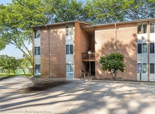 5811 Oakwood Dr APT D, Lisle, IL 60532