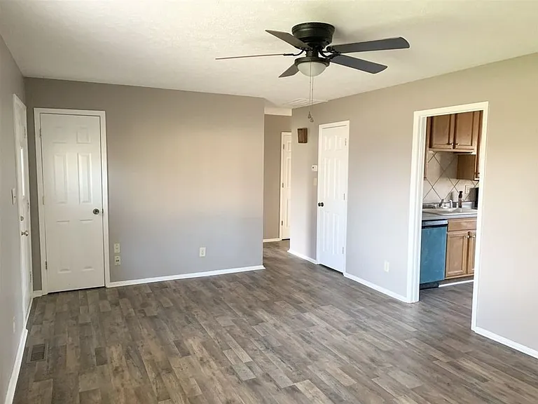 3513 Cedar Ct — Photo 2