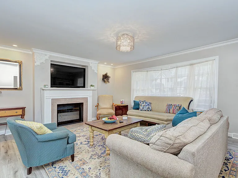 629 Grandin Rd — Photo 5