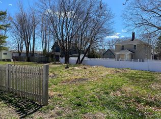 22 Tea St, Rockland, ME 04841