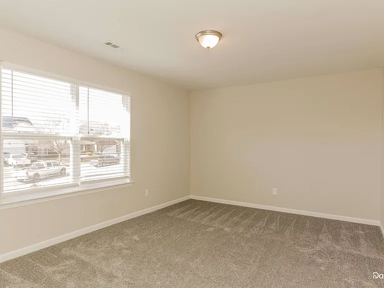 704 Perth Dr — Photo 8