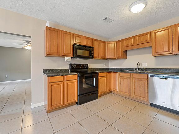 3rd image of 649 Orchard Dr #D