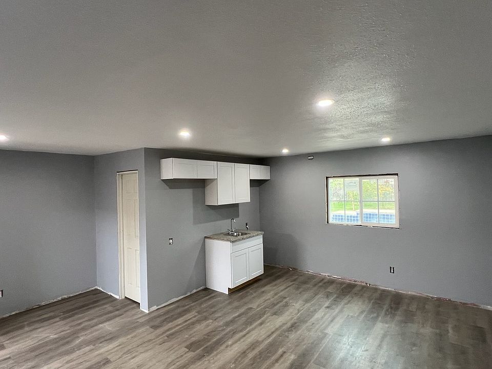1st image of 407 Dobrusky Dr #1/2