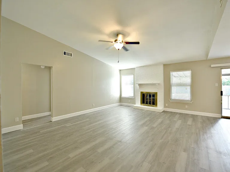 11214 Blackmoor Dr — Photo 5