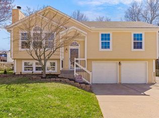 113 W Sierra Dr, Raymore, MO 64083